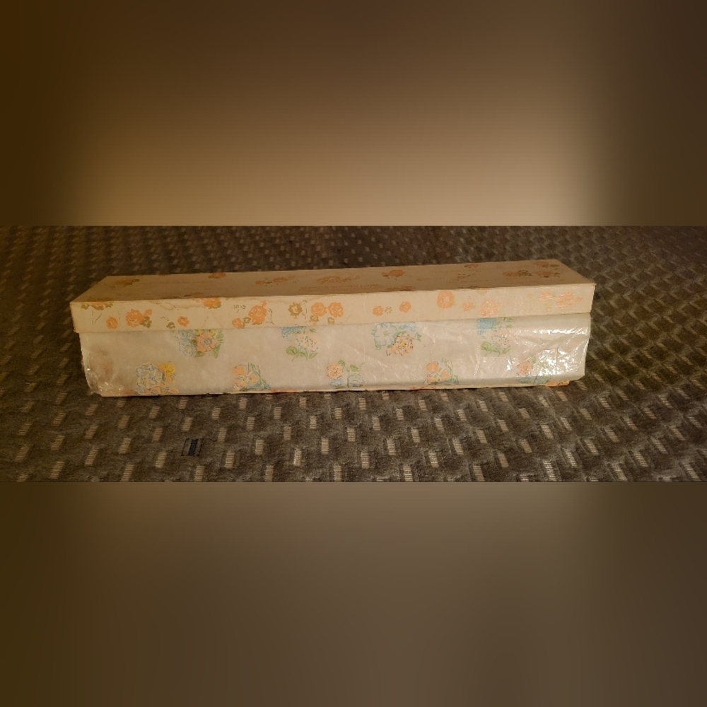 Vintage polyfab scented drawer liner. White with floral print. ☆☆☆3 FOR $25☆☆